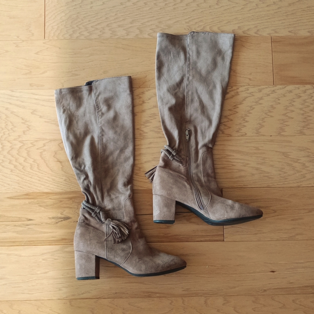 Women's White Mountain Tan Faux Suede Knee High Boots - SIZE 9